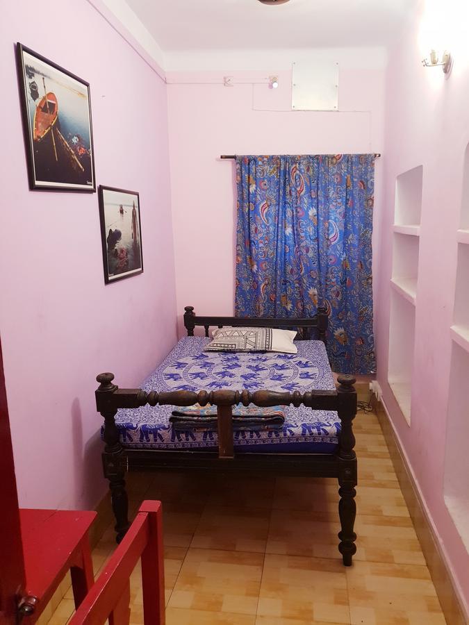 Brown Bread Bakery Guest House Varanasi Exterior foto